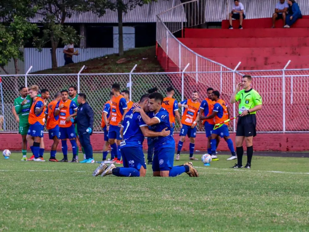 Foz vence mais uma e chega à semifinal com recorde de vitórias