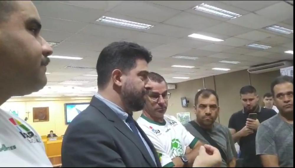 Vereadores articulam e Ong Meninos das Cataratas vai permanecer onde está