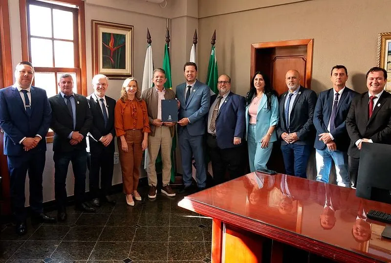 Prefeitura de Foz recebe R$ 6,5 mi da Câmara para saúde, asfalto e pagamento de servidores