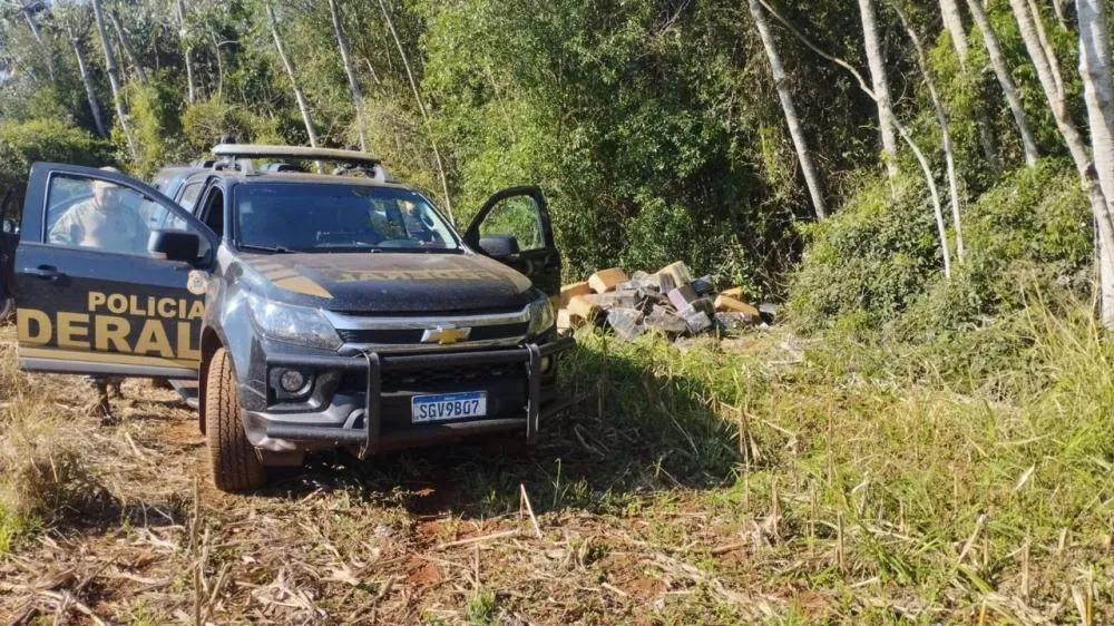 AÇÃO INTEGRADA ENTRE PF, PC E PM APREENDEM 2,5 TONELADAS DE DROGAS EM SANTA HELENA.