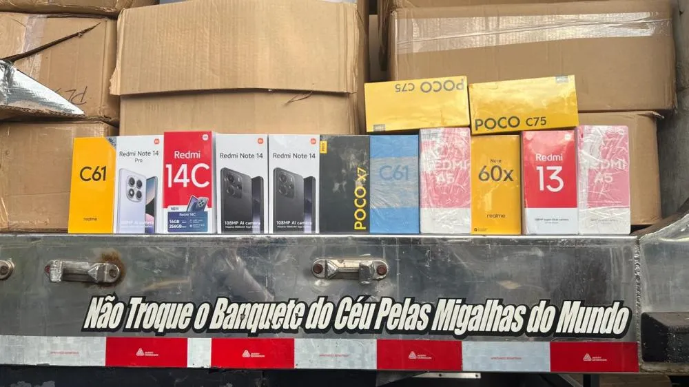 Receita Federal apreende carga de celulares em caminhão frigorífico 